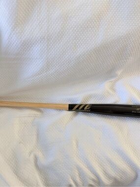 Marucci AP5 Pro Model Maple Wood Baseball Bat  33” Excellent condition!